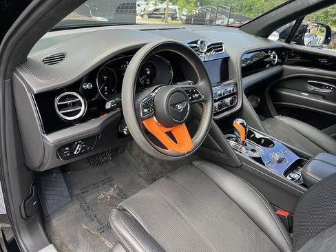 Used 2023 Bentley Bentayga image 25