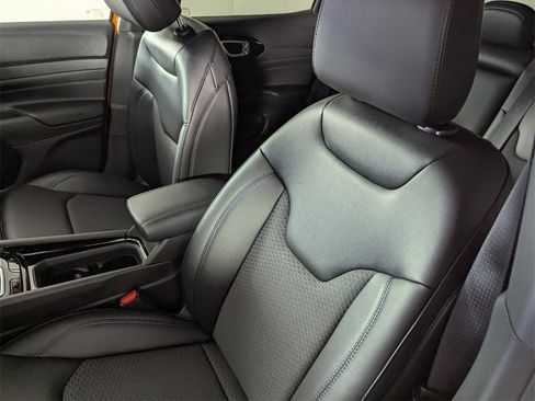 New 2026 Jeep Compass Latitude image 12