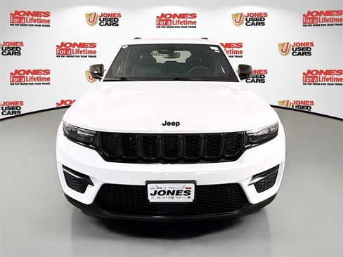 Used 2023 Jeep Grand Cherokee Altitude image 11