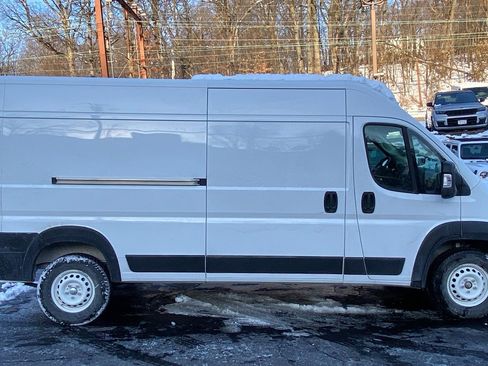 Used 2025 RAM ProMaster 2500 w/ Storage Group image 25