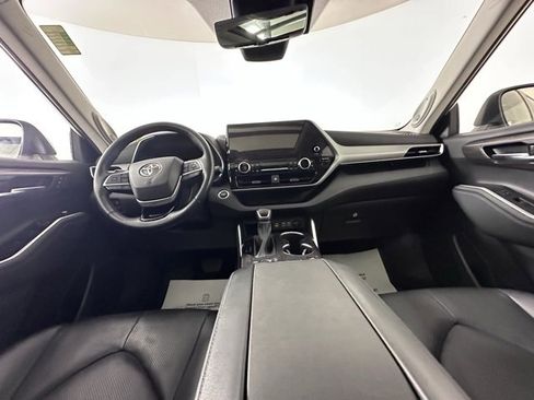 Used 2023 Toyota Highlander Platinum image 19