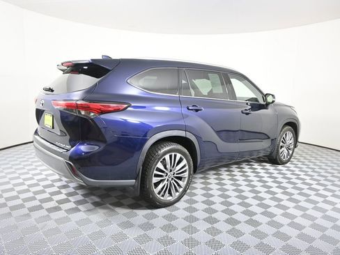 Used 2022 Toyota Highlander Platinum AWD/4WD image 6