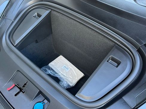 Used 2022 Porsche Taycan image 38