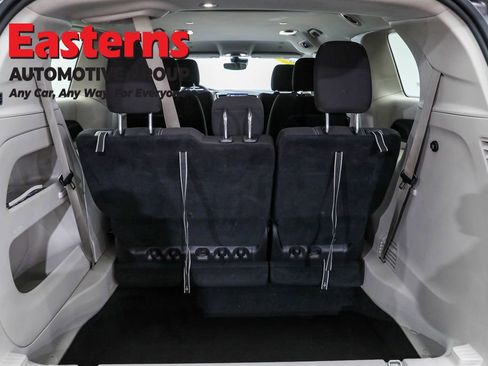 Used 2023 Chrysler Voyager LX image 9