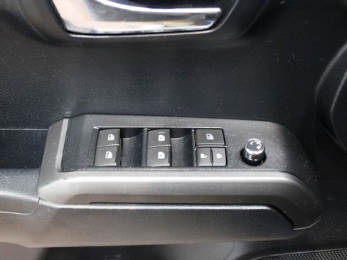 Used 2016 Toyota Tacoma SR5 AWD/4WD image 16