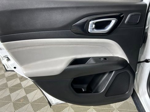 Used 2022 Jeep Compass Limited w/ Sun and Sound Group image 16