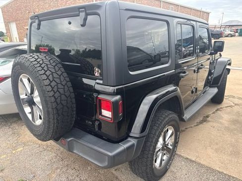 Used 2019 Jeep Wrangler Unlimited Sahara AWD/4WD image 3