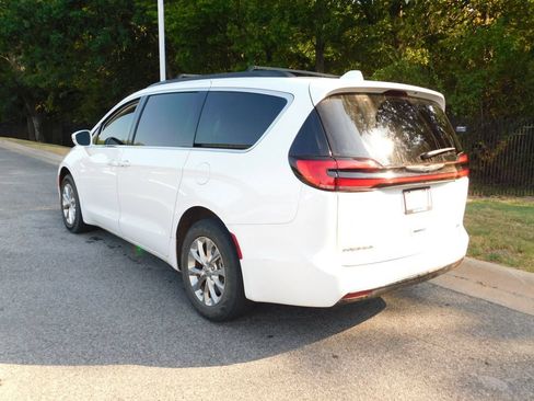 Used 2022 Chrysler Pacifica Touring-L AWD/4WD image 9