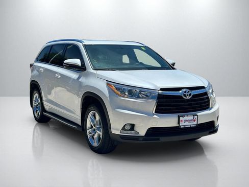 Used 2016 Toyota Highlander Limited FWD image 3