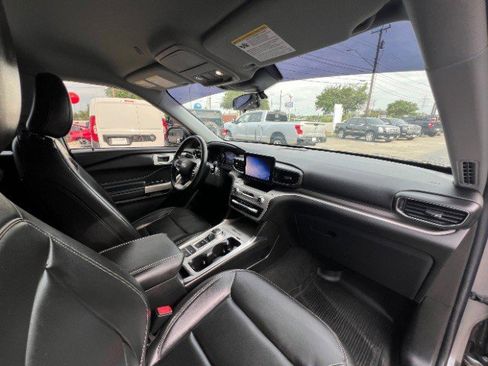 Used 2023 Ford Explorer XLT w/ Equipment Group 202A RWD image 17