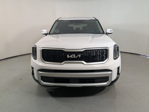 Used 2024 Kia Telluride EX w/ EX Captain's Chair Package FWD image 2