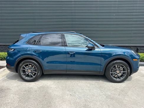 Certified 2025 Porsche Cayenne E-Hybrid AWD/4WD image 10