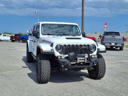 Used 2024 Jeep Gladiator Mojave AWD/4WD image 24