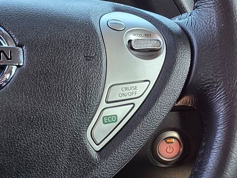 Used 2015 Nissan Leaf SV image 32