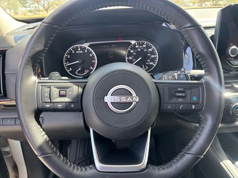 Used 2024 Nissan Pathfinder SV image 12