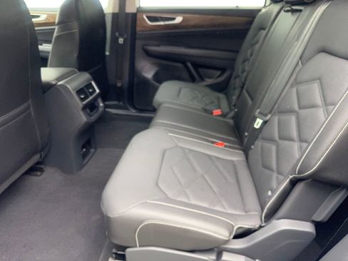 Used 2025 Volkswagen Atlas SE image 33