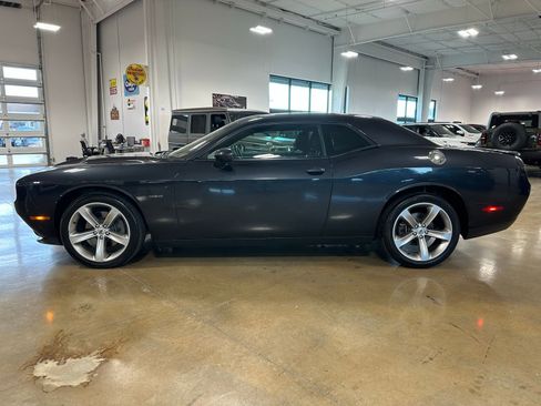 Used 2017 Dodge Challenger R/T image 5