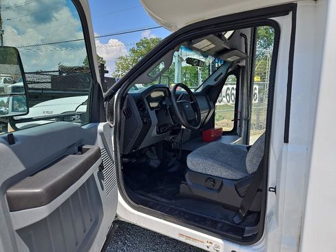 Used 2016 Ford F550 2WD Regular Cab Super Duty image 9