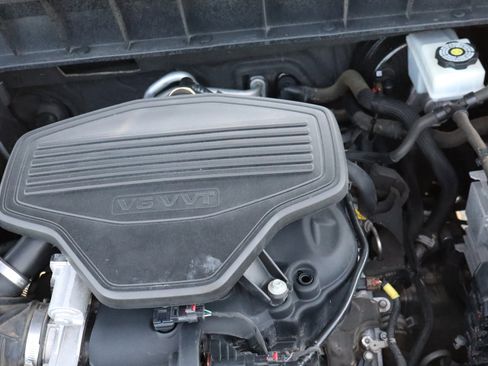 Used 2019 GMC Acadia Denali AWD/4WD image 17