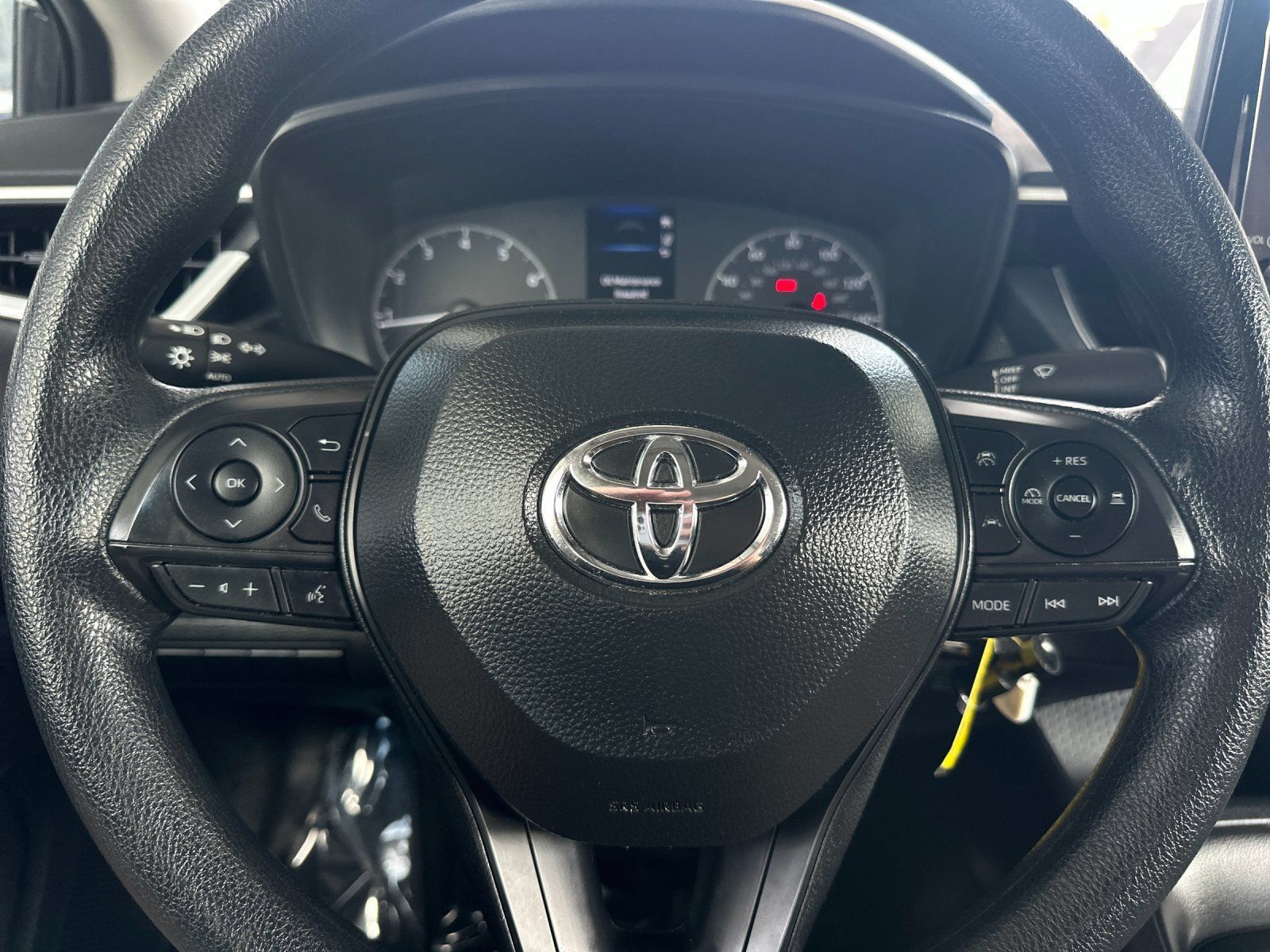 Used 2025 Toyota Corolla LE FWD image 19