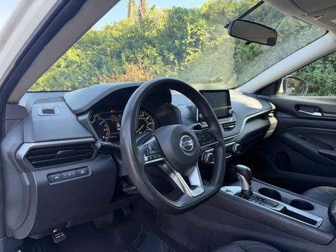 Used 2019 Nissan Altima 2.5 S FWD image 10