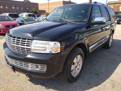 Used 2008 Lincoln Navigator 4WD image 3