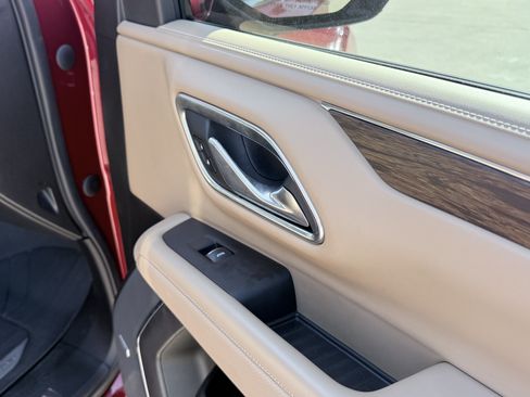 Used 2023 Chevrolet Tahoe Premier w/ Premium Package RWD image 47