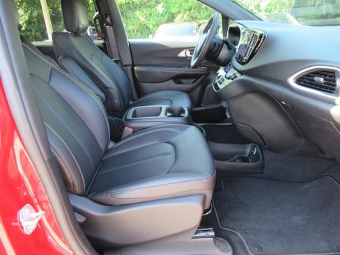 New 2026 Chrysler Voyager LX FWD image 10