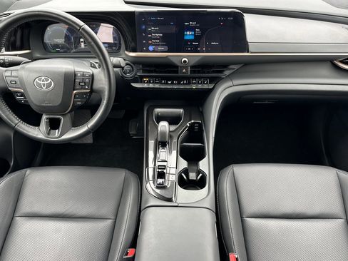 Certified 2025 Toyota Crown Signia XLE image 13