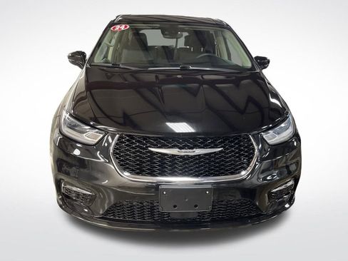 Used 2024 Chrysler Pacifica Touring-L image 9