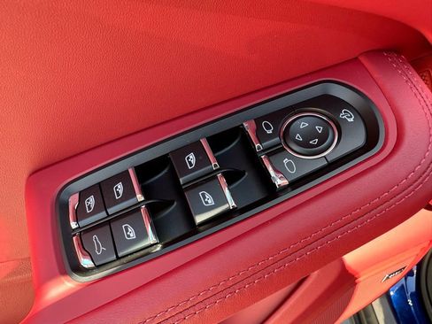 Certified 2026 Porsche Macan image 21