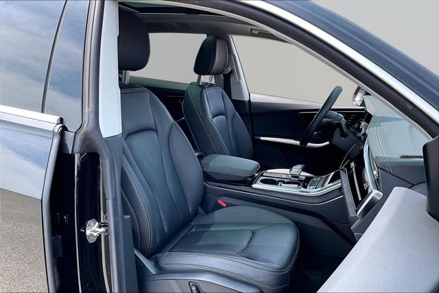 Used 2023 Audi Q8 Premium w/ Convenience Package AWD/4WD image 7