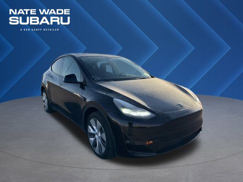 Used 2023 Tesla Model Y Long Range image 1