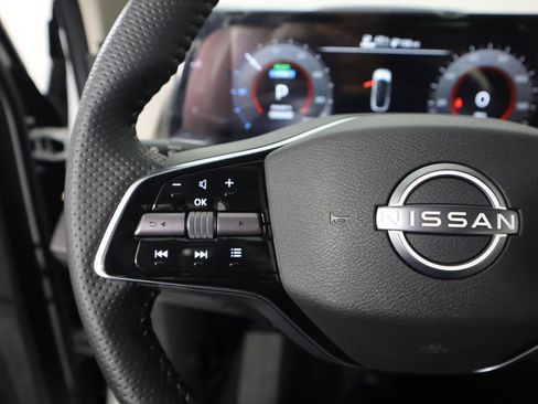 Used 2023 Nissan Ariya FWD image 15