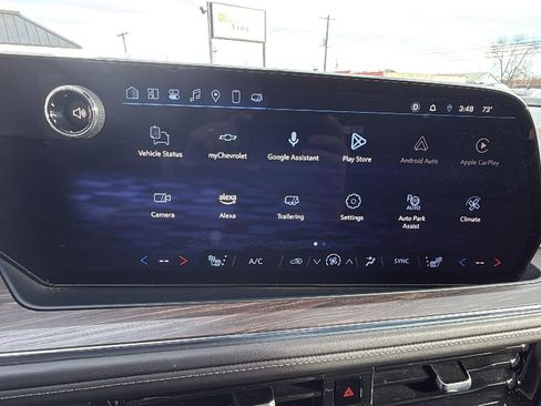 Used 2025 Chevrolet Suburban Z71 image 24