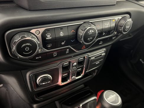 Used 2023 Jeep Gladiator Sport AWD/4WD image 29