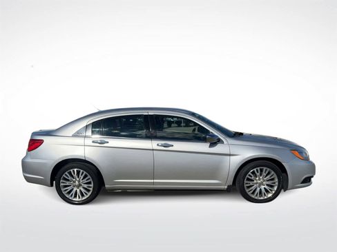 Used 2011 Chrysler 200 Limited image 9