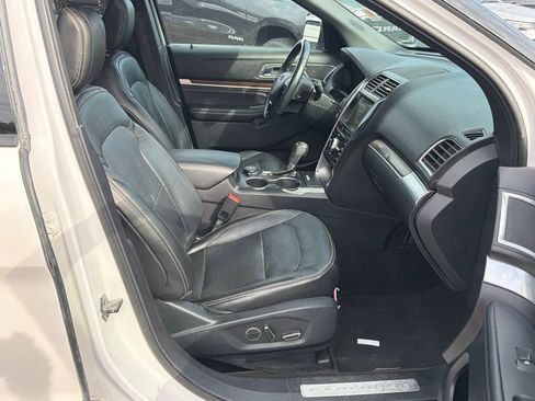 Used 2018 Ford Explorer Limited w/ Equipment Group 301A AWD/4WD image 17