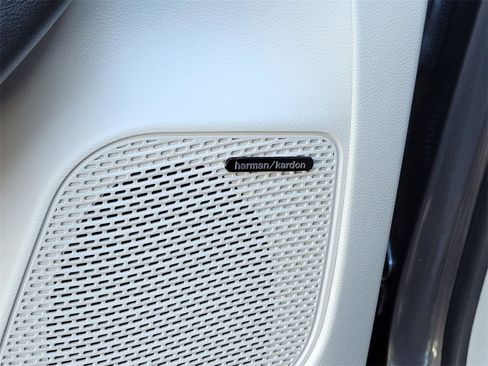 Used 2022 Chrysler Pacifica Limited image 12