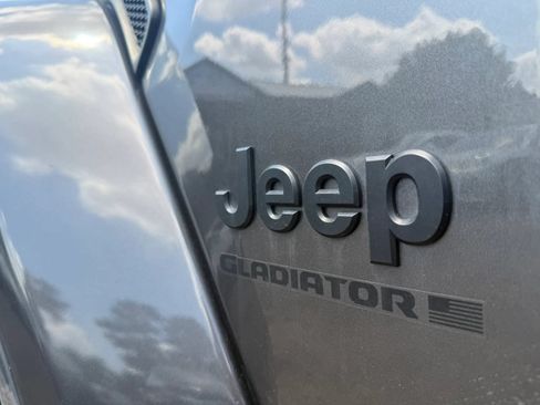 Used 2024 Jeep Gladiator Sport AWD/4WD image 9
