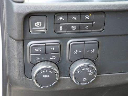 Used 2025 Chevrolet Tahoe LT image 38