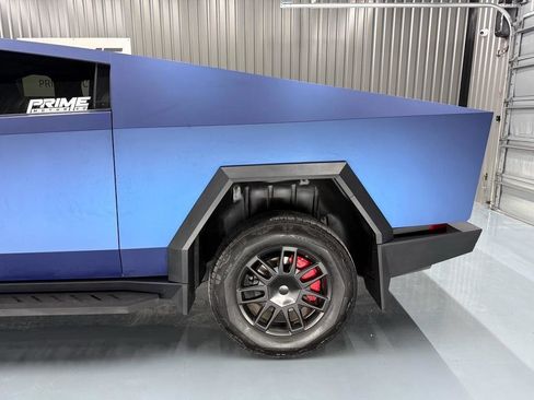 Used 2024 Tesla Cybertruck AWD Crew Cab image 5