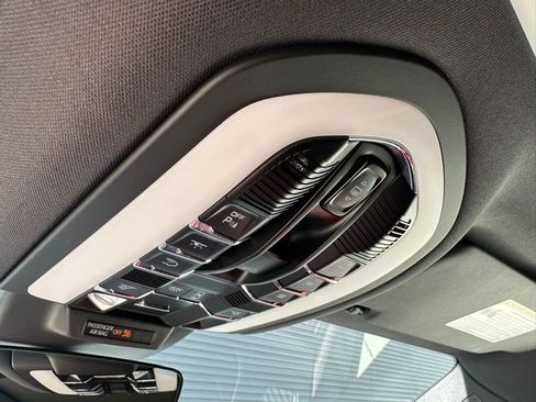 Certified 2024 Porsche Macan AWD/4WD image 26