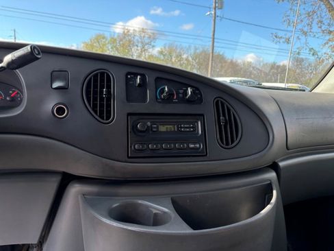 Used 2004 Ford E-350 and Econoline 350 Super Duty RWD image 16