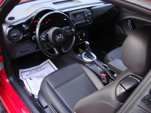 Used 2018 Volkswagen Beetle 2.0T S image 12
