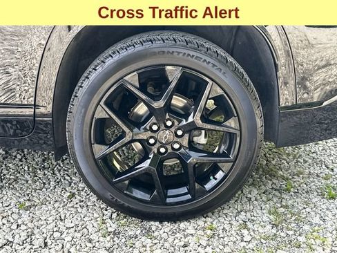 Used 2025 Chevrolet Traverse RS AWD/4WD image 9
