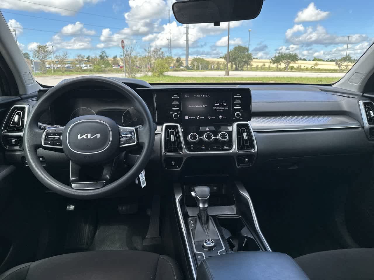 Used 2022 Kia Sorento LX FWD image 15