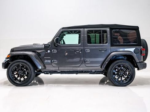 Used 2024 Jeep Wrangler Unlimited Sahara AWD/4WD image 27