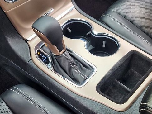 Used 2017 Jeep Grand Cherokee Limited w/ Luxury Group II image 17