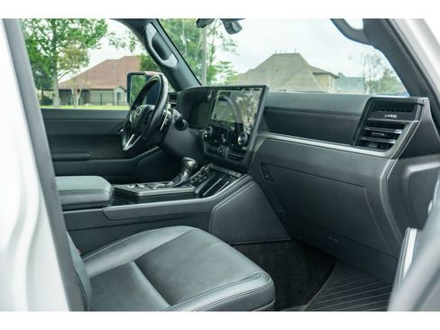 Used 2024 Lexus GX 550 AWD/4WD image 17